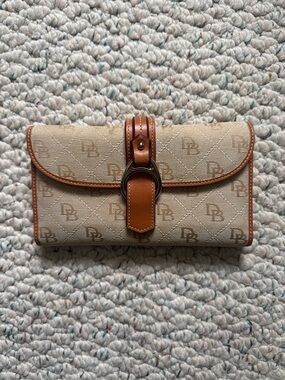 Dooney & Bourke Checkbook Wallet